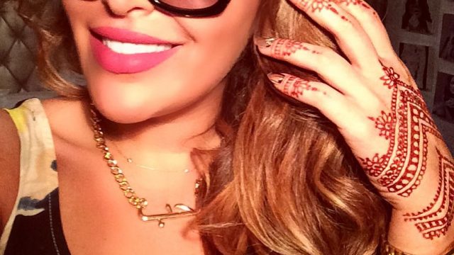 خبيرة التجميل منى قطان تعتمد رسمة حناء أنيقة بعام 2016