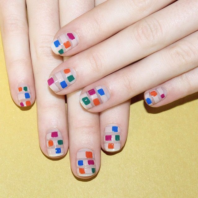 موضة nail art بالطلاء الملون صيف 2015