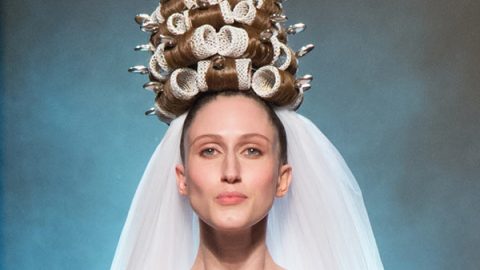 موضة التسريحة الهرمية ببكر الشعر للعروس من Jean Paul Gaultier couture ربيع 2015