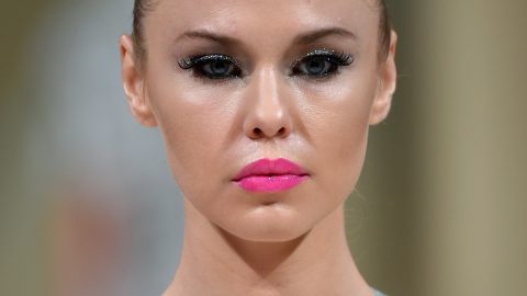 ظلال جفون جليتر مع أحمر شفاه وردي صيف 2015