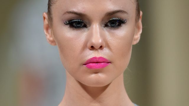 ظلال جفون جليتر مع أحمر شفاه وردي صيف 2015