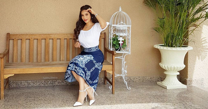 أجمل إطلالات لجين عمران بالتنورة الميدي