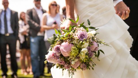 أشخاص تجنبي دعوتهم في حفل زفافك