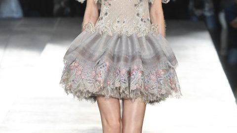 فستان رمادي تل من Alexis Mabille هوت كوتور خريف 2016