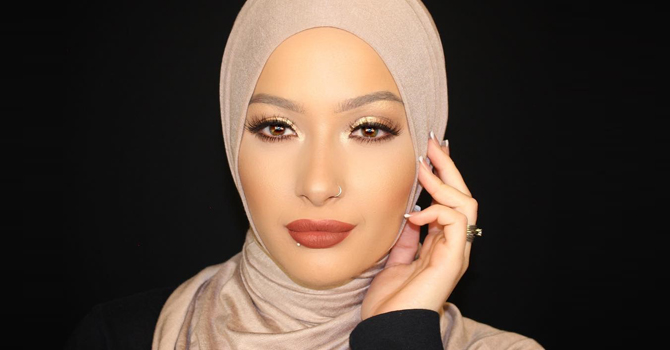 خبيرة تجميل مغربية تصبح وجهًا جديدًا لعلامة CoverGirl
