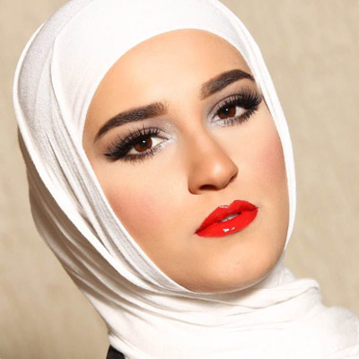 أحمر شفاه أحمر لامع من دلال الدوب صيف 2015