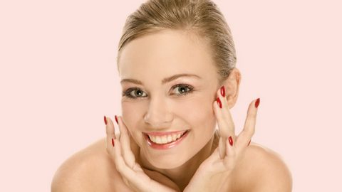 6 أقنعة طبيعية لتقشير البشرة في الصيف