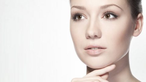 حيل طبيعية تعالج مشاكل بشرتكِ استعدادًا للعيد