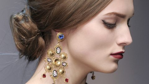 تسريحة الكعكة الكلاسيكية المنخفضة ربيع 2015