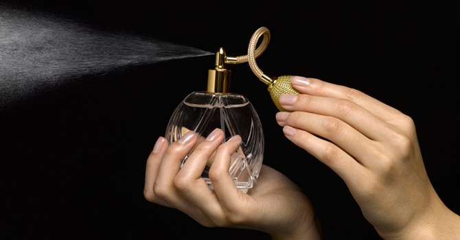 عطور دافئة تناسب إطلالتك في الشتاء