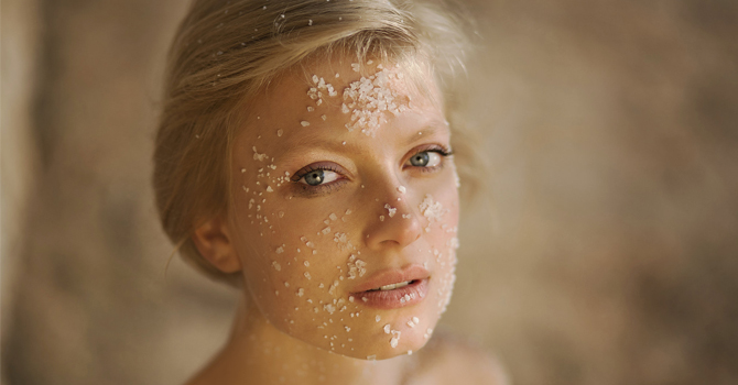 5 أسرار جمالية لملح البحر يجب أن تعرفيها