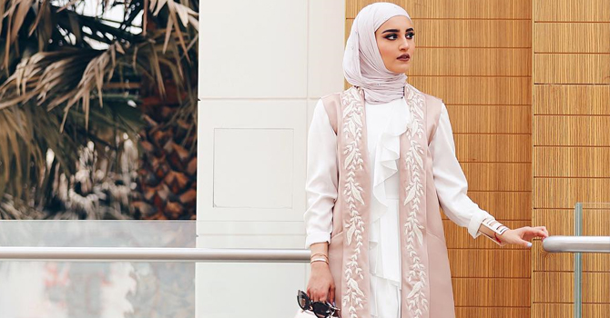 دلال الدوب ترتدي الفيست الملائم لقوام التفاحة