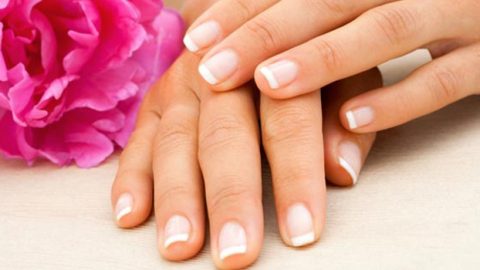 3 وصفات طبيعية لعلاج الأظافر المتقصفة
