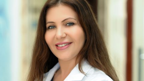 إطلالة مشرقة للفالنتاين، احتفلي بجمالك مع من تحبّين