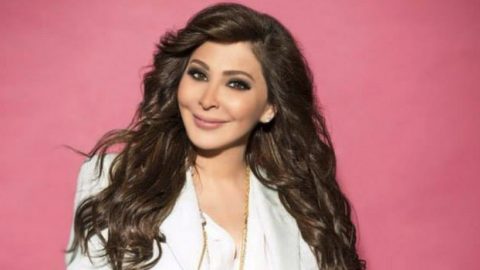 إليسا نجمة إيلي صعب المفضلة في عرضه الأخير بباريس