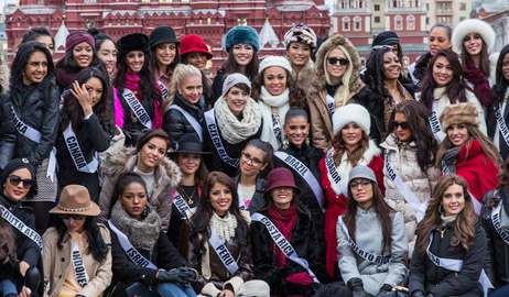 أجمل فتيات العالم في الساحة الحمراء