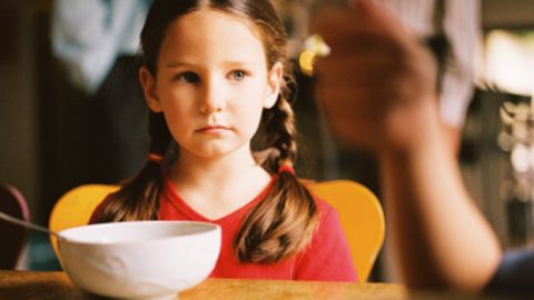 كيف تساعدي طفلك على صيام رمضان؟