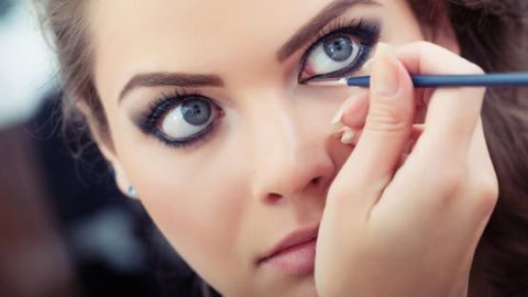 اعتمدي هذه الخطوات لنظرة عيون واسعة
