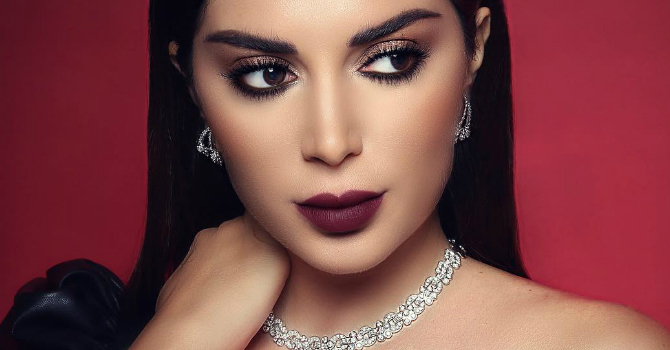 مكياج يعزز قوة جمالكِ لحفلات نهاية العام