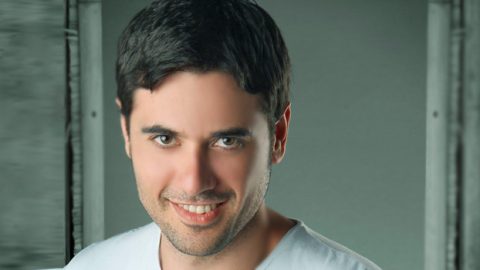 أحمد عز يخرج عن صمته ويُكذب خبر الزواج