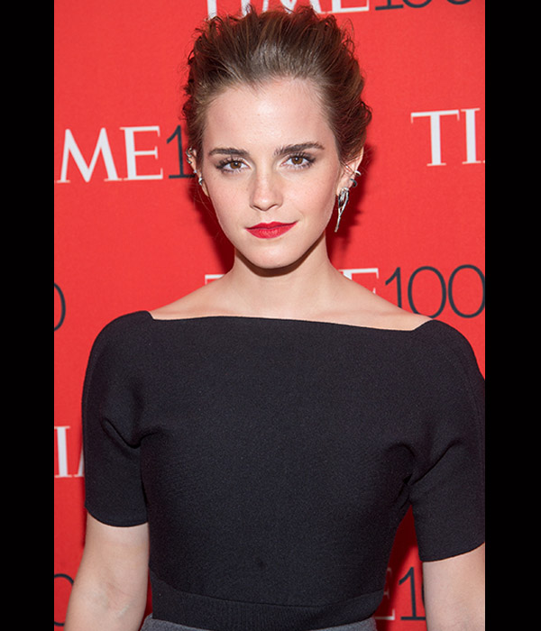 Emma Watson بأحمر شفاه أحمر زاهي