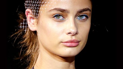 صيحة اكسسوار الشعر التل المفرغ والكحل الملون من Phillip Lim ربيع 2016
