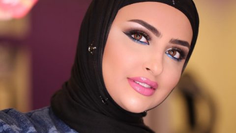 الفاشينيستا سندس القطان بعدسات لاصقة بنية