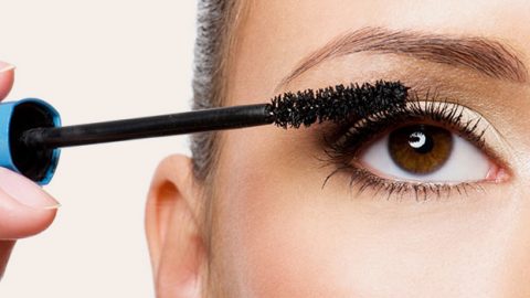 استخدامات جمالية أخرى تقدمها لكِ الماسكارا القديمة
