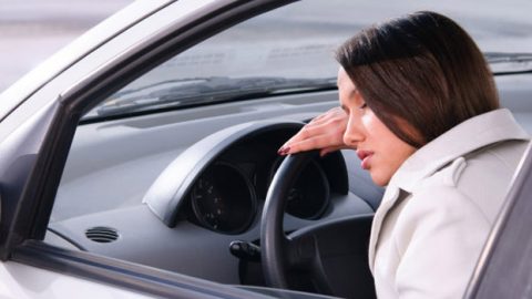 كيف تتفادي النوم أثناء قيادة السيارة؟