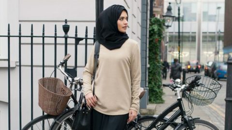 كيف ترتدي حجابكِ بالمدرسة في أقل من دقيقتين ؟