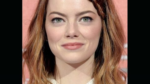 Emma Stone بتسريحة البوب الطويل مع جديلة أمامية