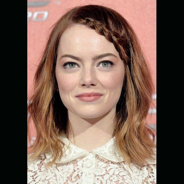 Emma Stone بتسريحة البوب الطويل مع جديلة أمامية
