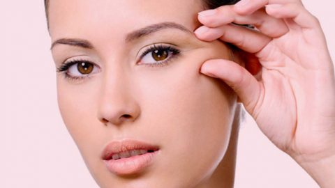 عادات خاطئة تسبب التجاعيد المبكرة