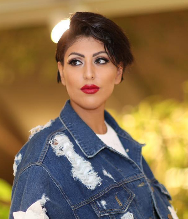 دانا الطويرش بأحمر شفاه أحمر لامع جريء