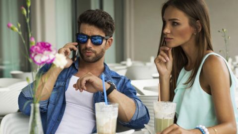 لماذا لم يظهر لكِ إعجابه حتى الآن؟
