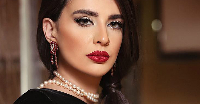 استوحي أرقى مكياج للسهرات من ملكة جمال لبنان بيرلا حلو