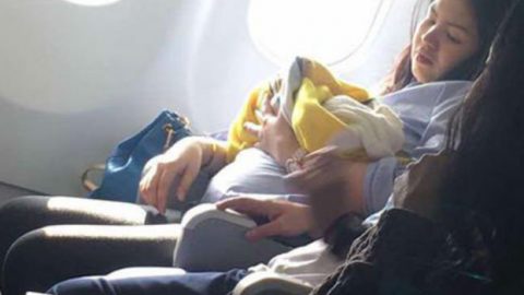 إمرأة تُنجب على متن الطائرة لتُمنح مولودتها جنسية ورحلات مجانية
