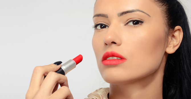 خدعة واحدة تجعل كل ألوان حمرة الشفاه تناسبك
