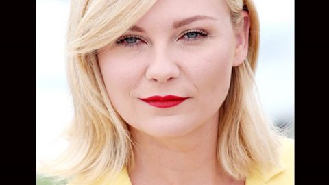 Kirsten Dunst بتسريحة البوب الطويل مع أحمر شفاه أحمر زاهي في مهرجان كان 2016