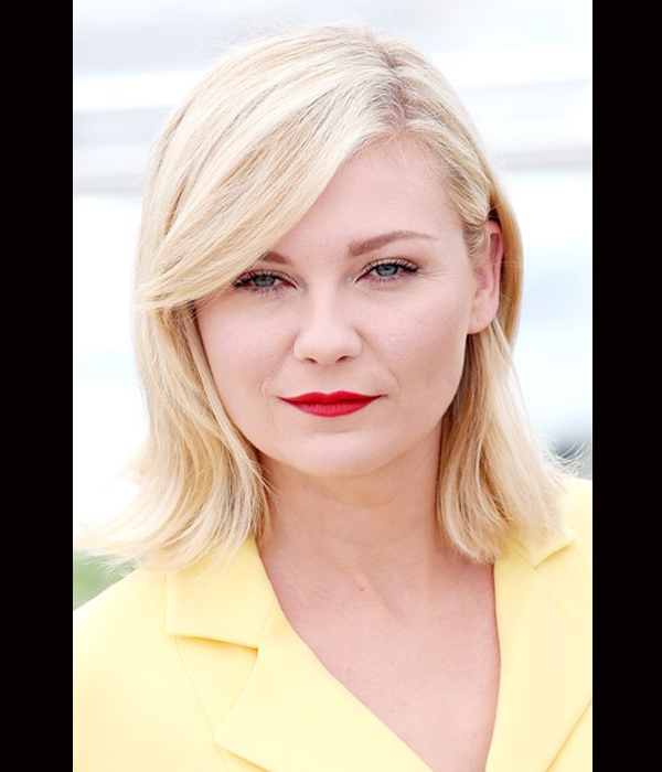 Kirsten Dunst بتسريحة البوب الطويل مع أحمر شفاه أحمر زاهي في مهرجان كان 2016