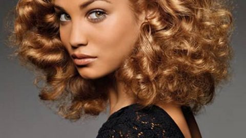 تسريحة شعر نصفها إنسيابي والأخر مموج لخريف 2016