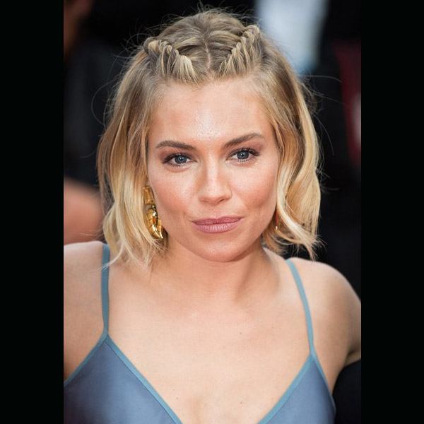 Sienna Miller بتسريحة جدائل الغرة للشعر القصير