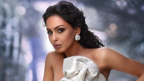 ميس حمدان بإطلالة الحواجب العريضة