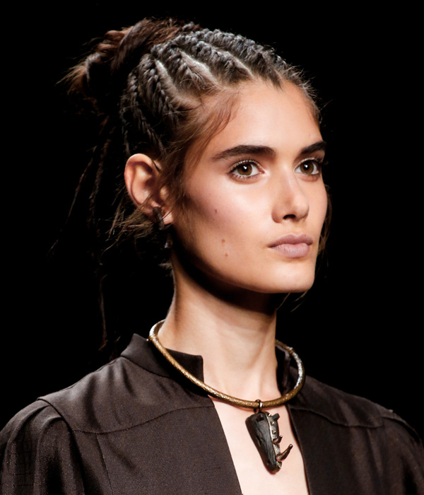 موضة تسريحات الشعر المجدلة من Valentino ربيع 2016