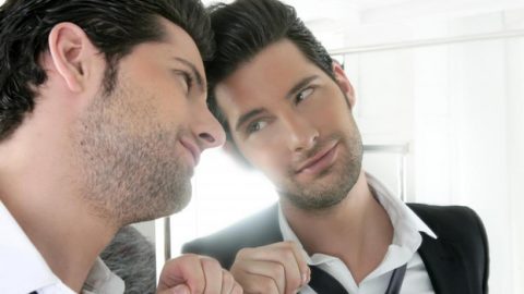 علامات تعرفك أنكِ ترتبطين برجلًا نرجسيًا