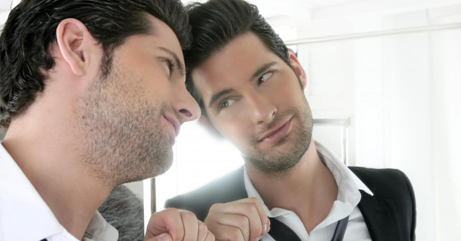 علامات تعرفك أنكِ ترتبطين برجلًا نرجسيًا