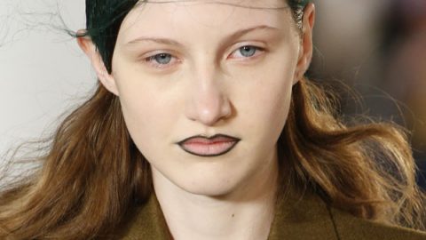 تحديد الشفاه الأخضر من Maison Margiela خريف 2016