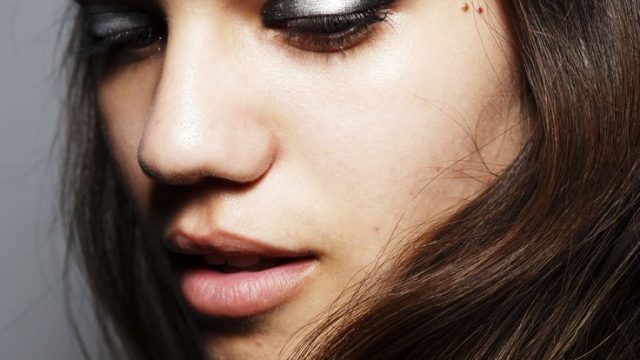 موضة عيون القطة بالاي لاينر الفضي الميتاليك والأسود 2014