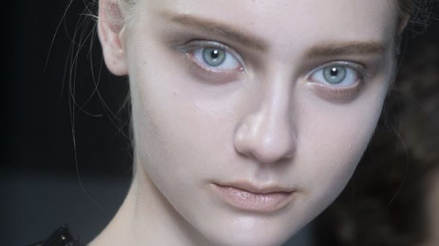 ظلال جفون باستيل مع أحمر شفاه بيج ربيع 2015