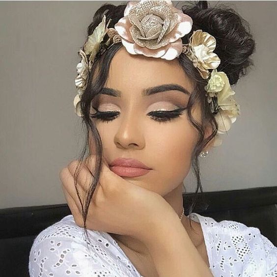 تسريحة شعر مزينة بتاج من الورد 2016